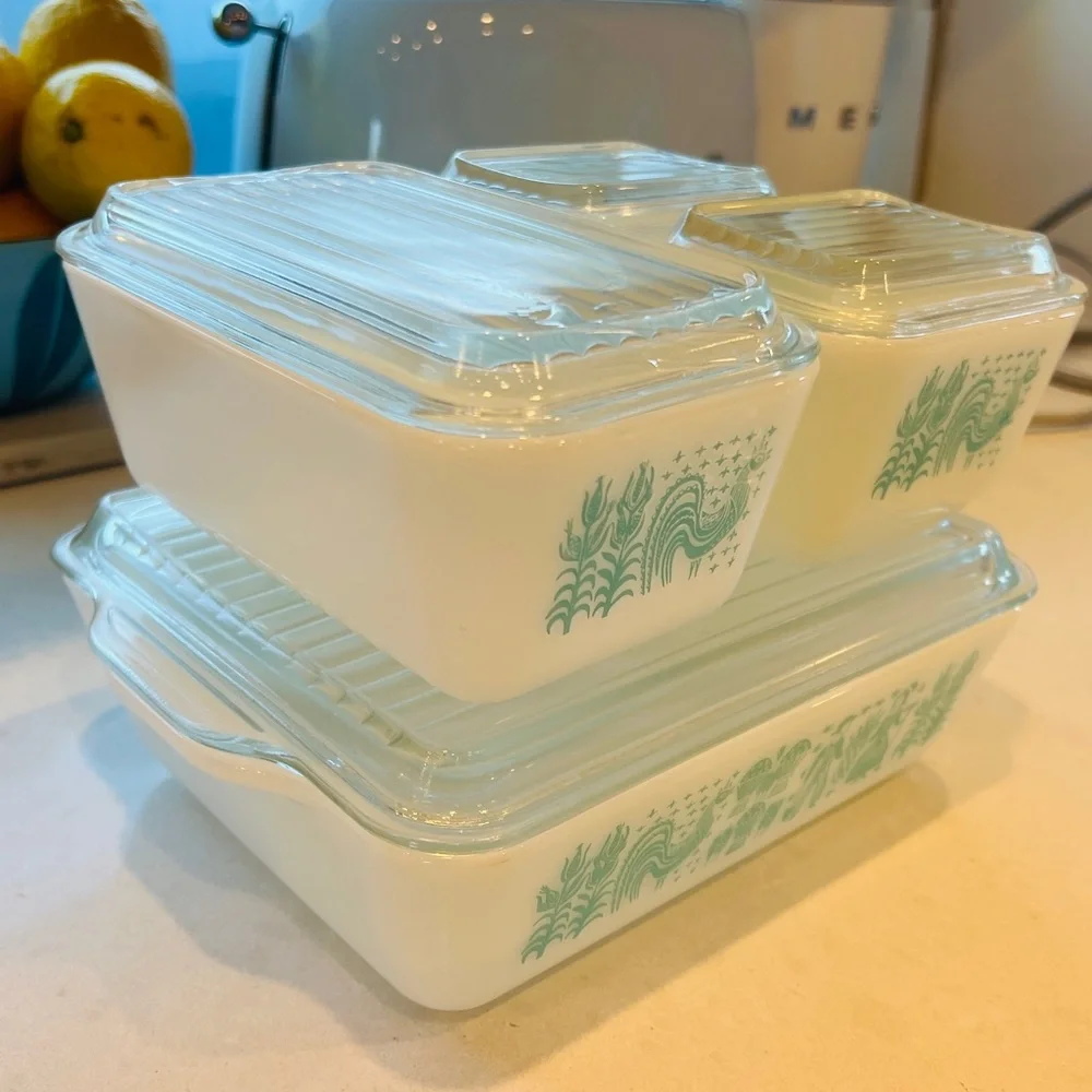 Vintage Pyrex Amish Butterprint Set of 4 Refrigerator Dishes w/ Lids Turquoise - Picture 4 of 8